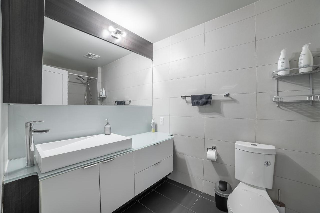 טורונטו Designer Condo W/ Cn Tower View & Parking מראה חיצוני תמונה